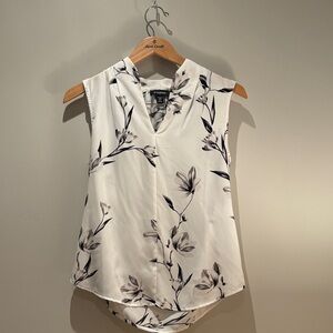 le chateau White Floral V-Neck Sleeveless Camisole